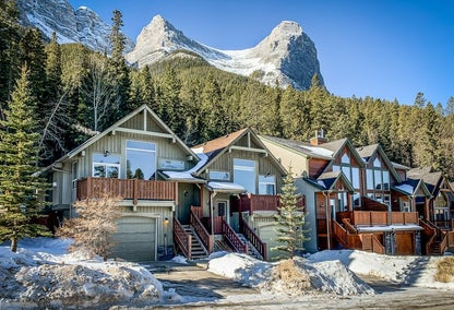 Row of single-family homes in Quarry Pines