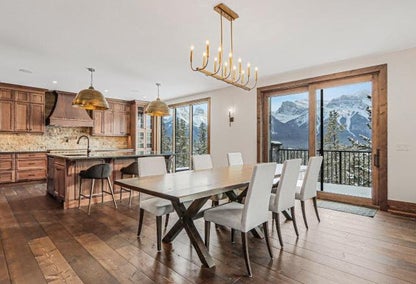 Cozy kitchen and dining area, Silvertip home